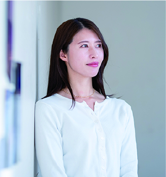 作間 栞里